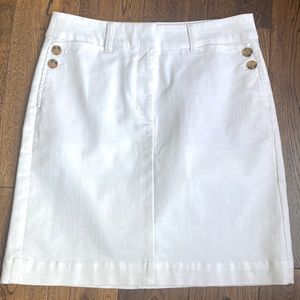 Talbots 6 white denim skirt w button detail front pockets, worn once